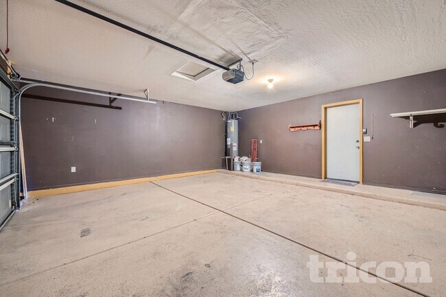 Foto del edificio - 1351 E Stirrup Ln