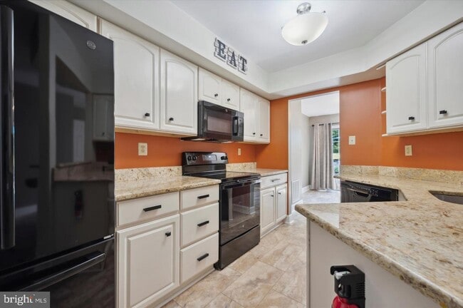 Building Photo - 802 Coventry Pointe Ln