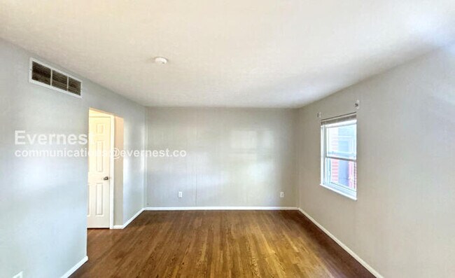 Foto del edificio - 2143 Wadsworth Dr