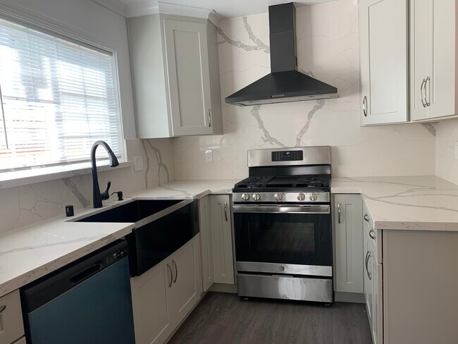 Building Photo - 28396 Dickens Ave