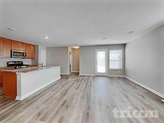 Building Photo - 20660 Dunrobin Dr