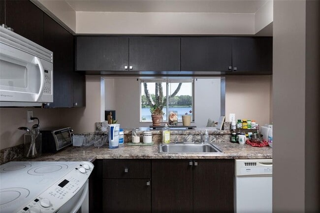 Building Photo - 706 NW 92nd Ave