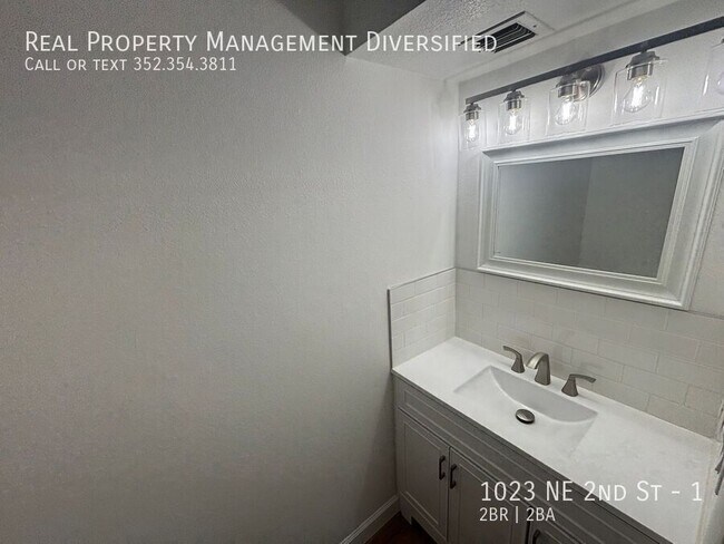 Foto del edificio - 1023 NE 2nd St