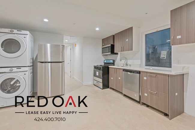 Foto del edificio - Stunning, Brand New Two Bedroom Walk-Up wi...