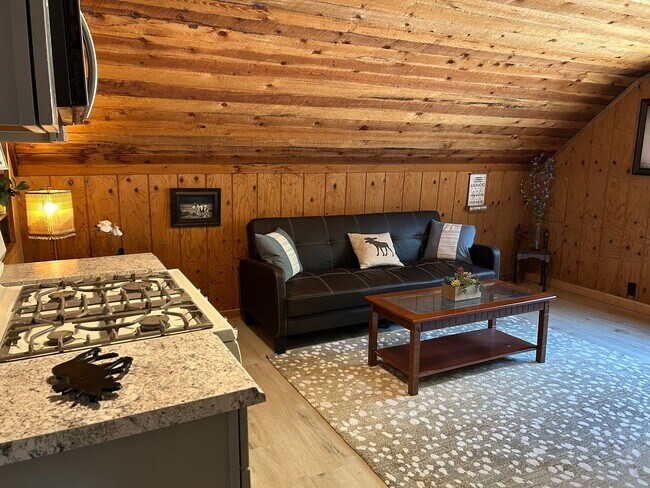 Foto del edificio - Furnished unit
