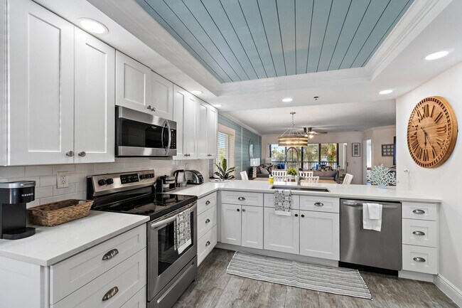 Building Photo - 275 Palm Ave