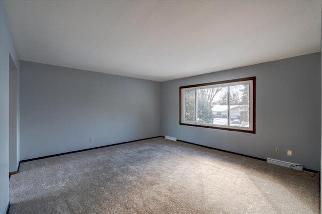 Building Photo - 604 Oak St