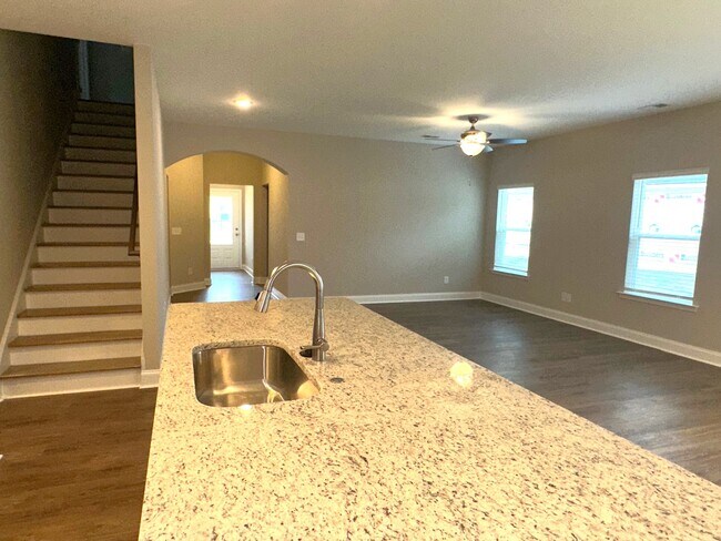 Building Photo - 1419 Bourbon Dr