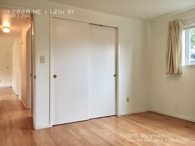 Foto del edificio - 6 Bedroom Home In Kirkland!