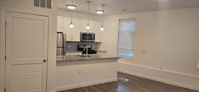 Foto del edificio - 61 Virginia Ave