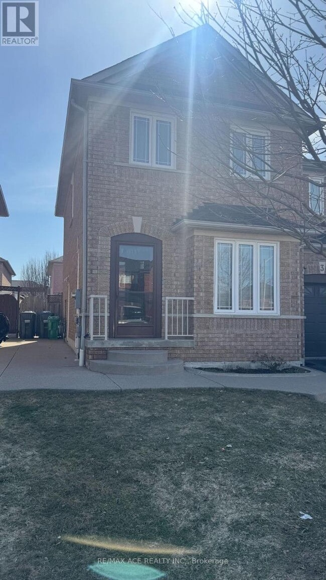 Building Photo - 3 Streamside Ln