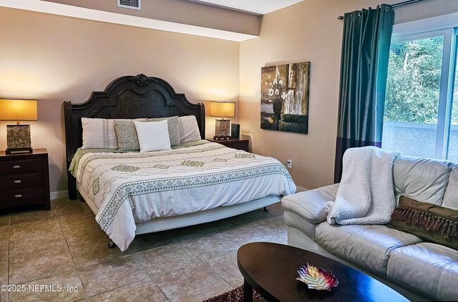 Foto del edificio - 945 Registry Blvd