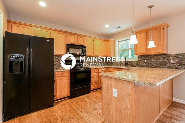 Foto del edificio - 4 Bedroom Pet-Friendly Home in White, GA with Main Street Renewal