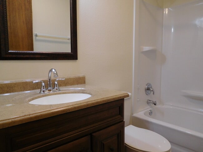 Building Photo - Magnolia Duplex Available May 5th