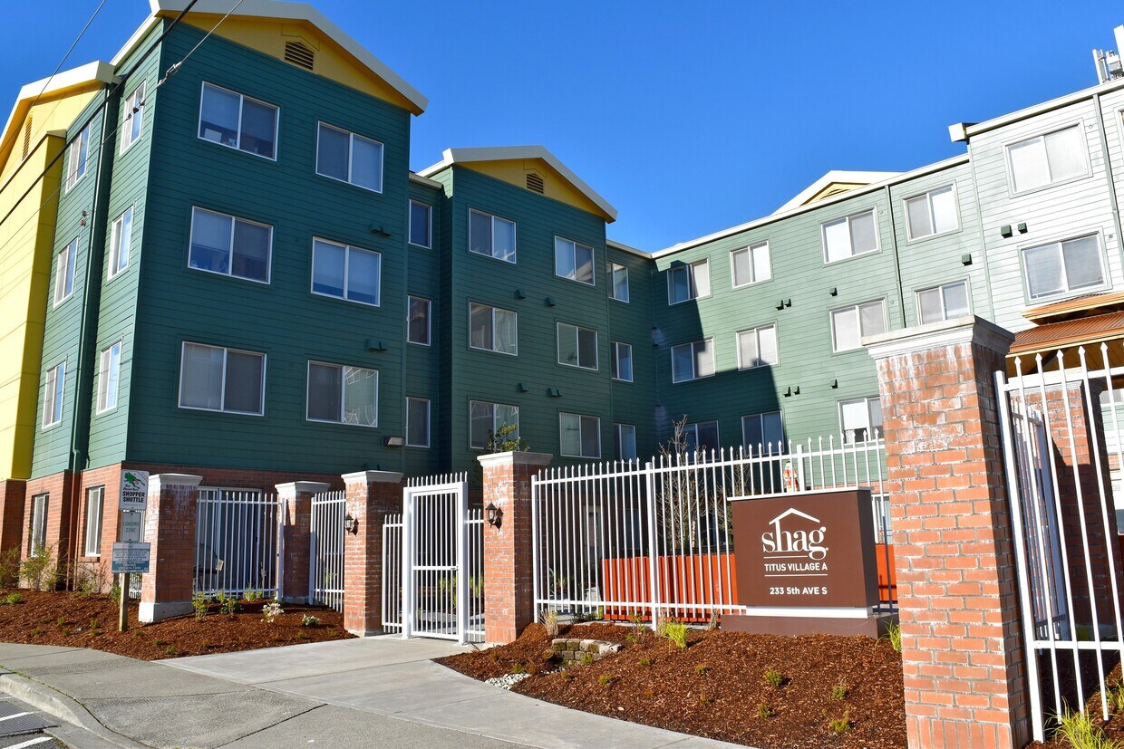 Foto principal - Titus Village Apartments