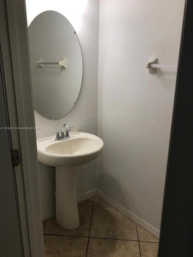 Foto del edificio - 3319 Rodrick Cir