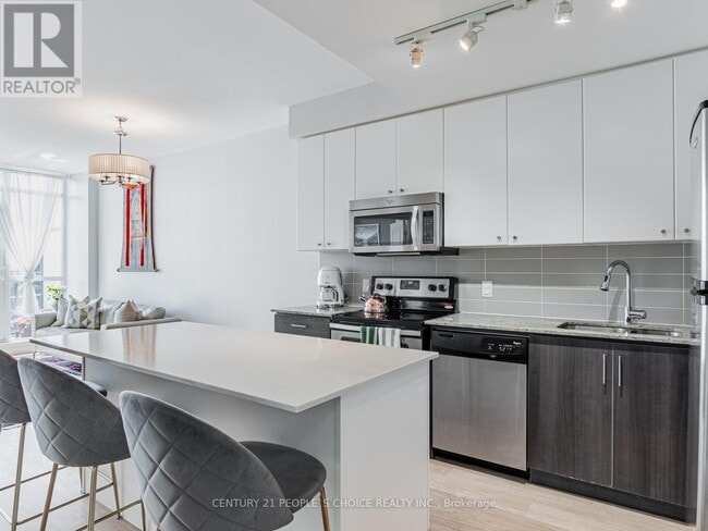 Building Photo - 8-528 Fieldway Rd