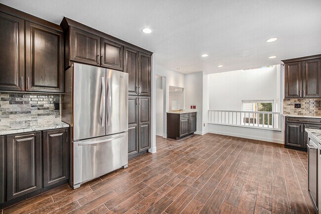Building Photo - 8438 Bluegrass Cir