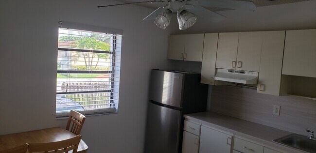 KITCHEN / LIVING ROOM - 8321 SW 27th Ter