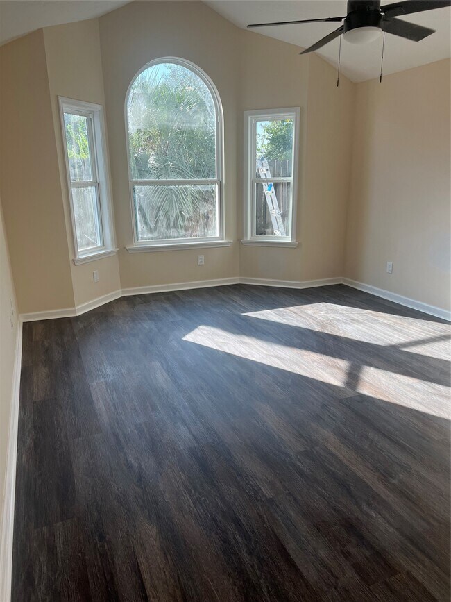 Building Photo - 8023 Carmel Cir
