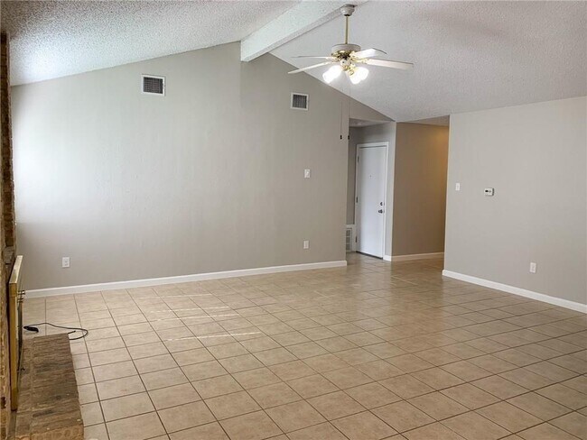 Building Photo - 2201 Silver Spur Dr
