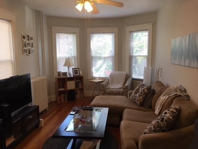 Foto del edificio - 37 Bartlett Cres