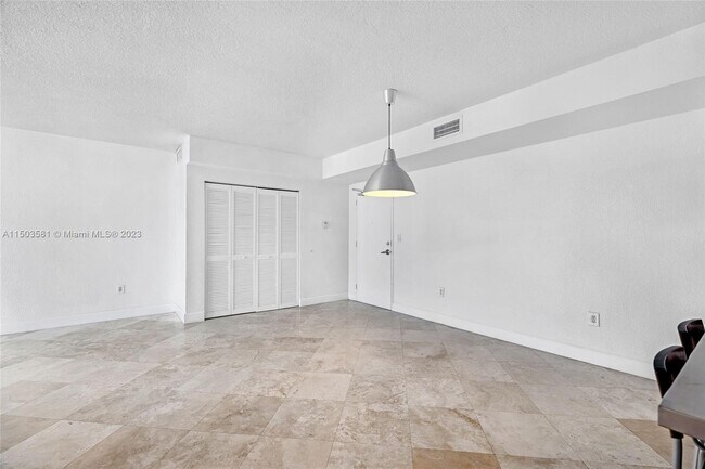 Building Photo - 7501 E Treasure Dr