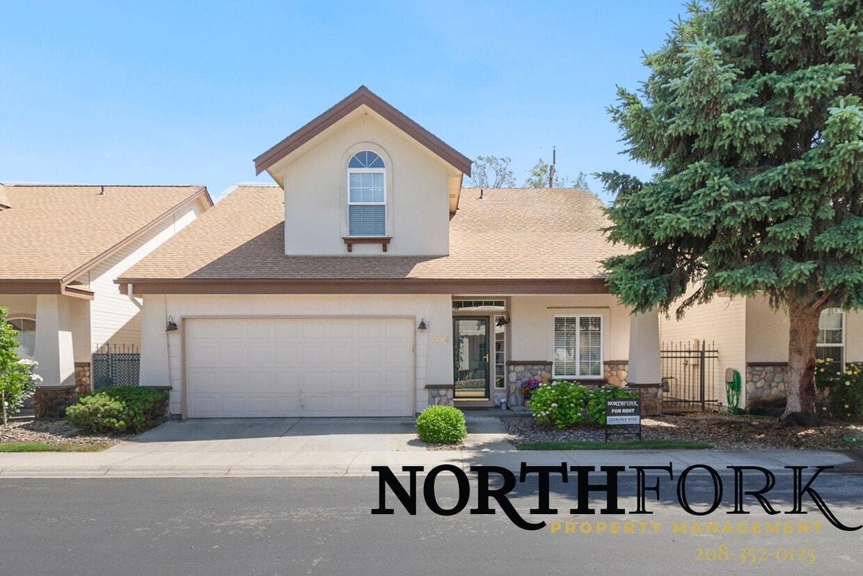 Primary Photo - Beautiful 3-Bedroom Townhome in Garden City