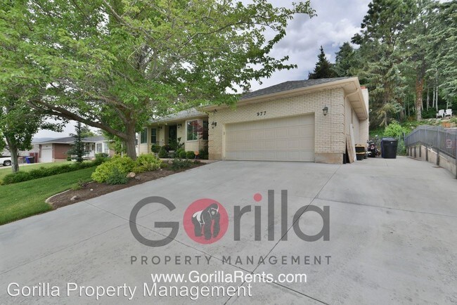 Building Photo - 6 br, 3 bath House - 977 Oakwood Drive