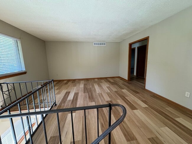 Building Photo - 4339 W Bethany Dr