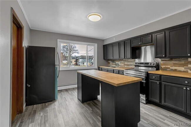 Foto del edificio - 629 Broadway St