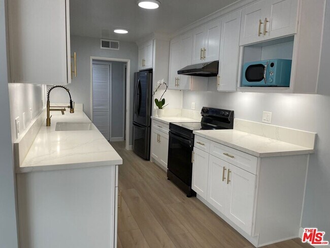 Foto del edificio - 14141 Dickens St