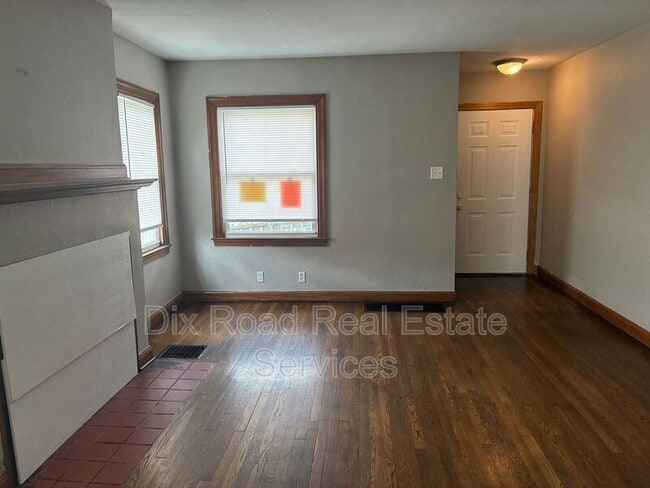 Foto del edificio - 112 Iroquois Ave