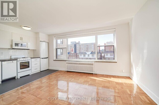 Photo du bâtiment - 1545 Bathurst St