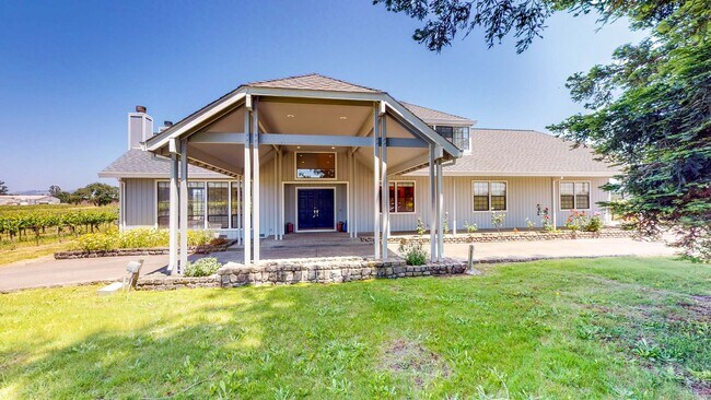 Foto del edificio - Beautiful 4 bedroom 3.5 bath Home with 2 c...