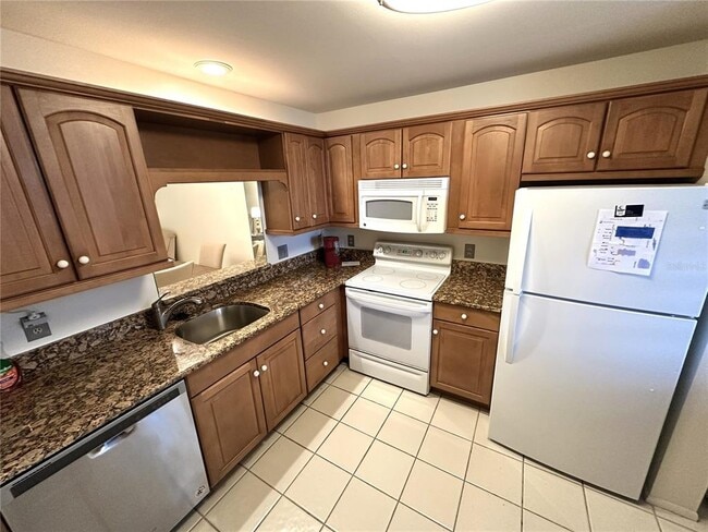 Foto del edificio - 645 Woodlawn Dr