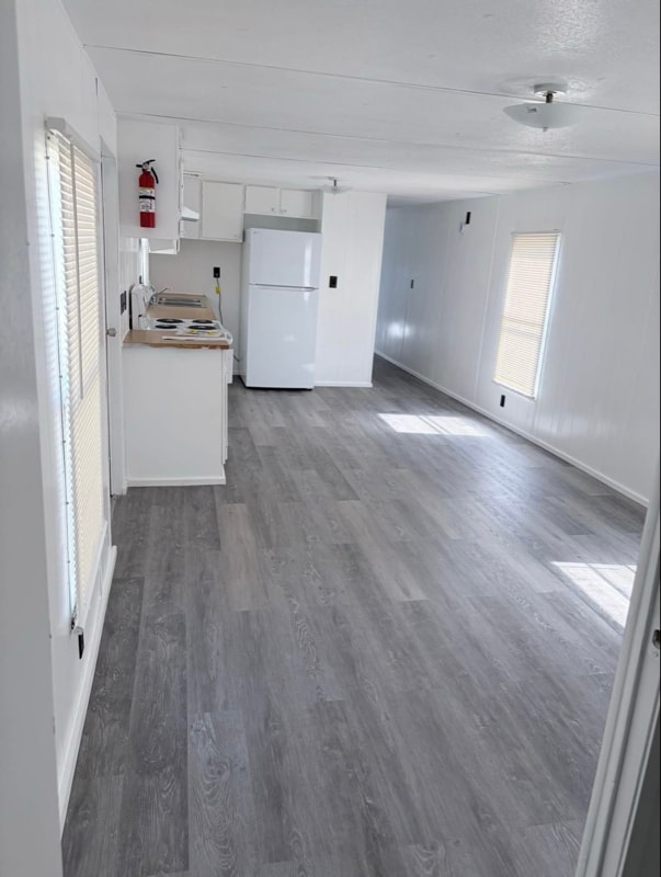 Foto del edificio - 215 Weeks Rd