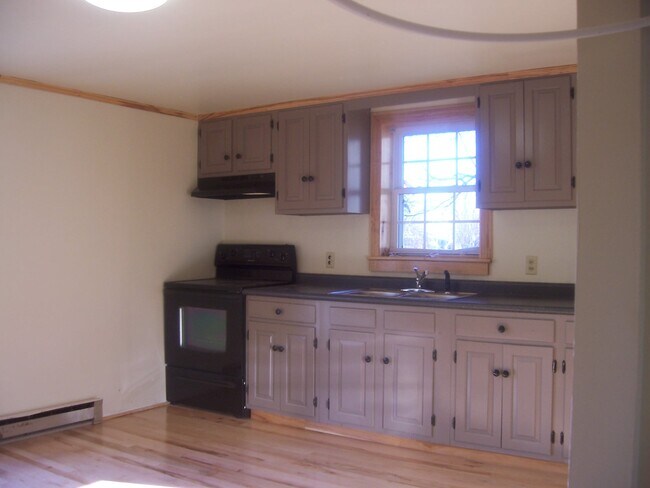 Building Photo - 139 S Esselstyne St