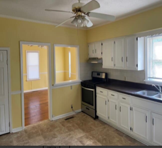 Building Photo - 427 E Lincoln Ave