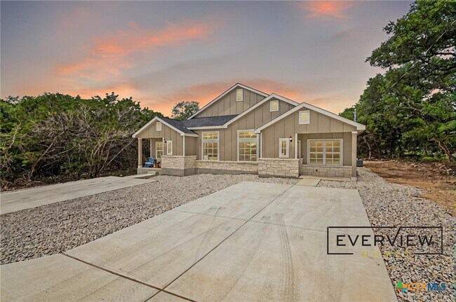 Foto del edificio - 192 Weatherby Dr