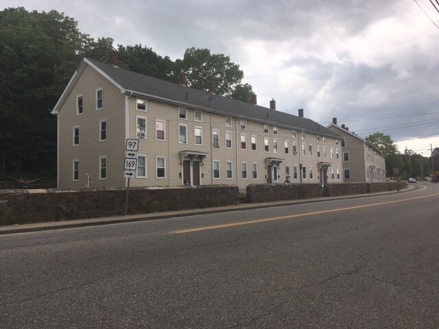 Building Photo - 458 Norwich Ave