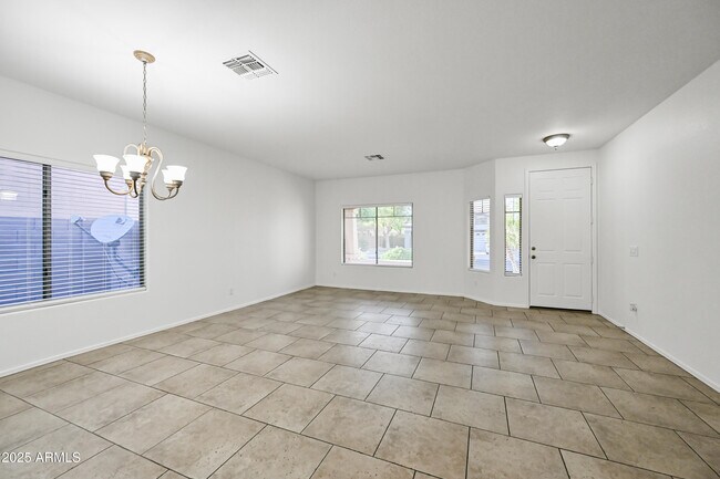 Building Photo - 1083 E Jade Dr