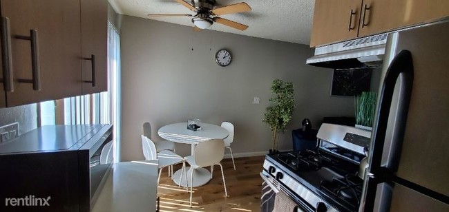 Foto del edificio - 12221 Oxnard St