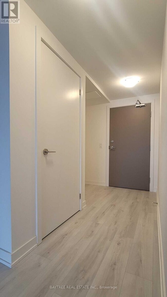 Photo du bâtiment - 1010 Sandy Beach Rd