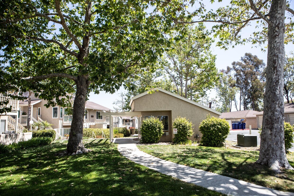 Primary Photo - 681 Diamond Way