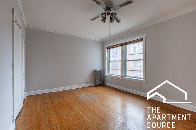 Building Photo - 4404 N Winchester Ave