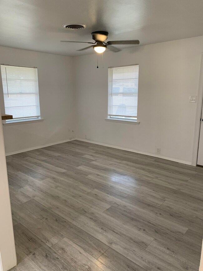 Foto del edificio - 906 E Walnut St