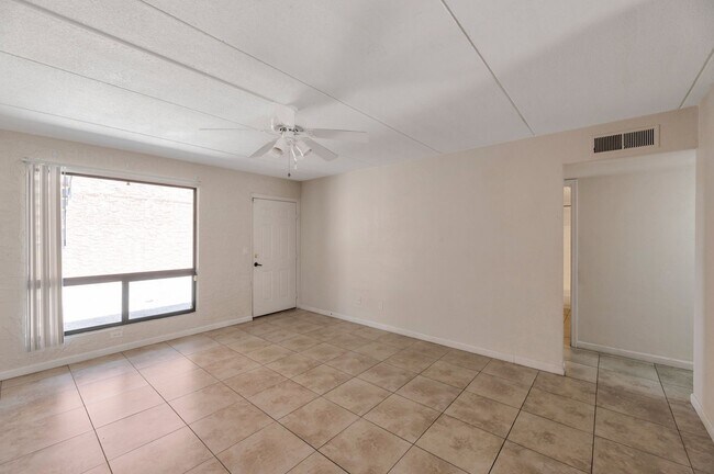Foto del edificio - 2-bedroom, 2-bathroom in Prime location!