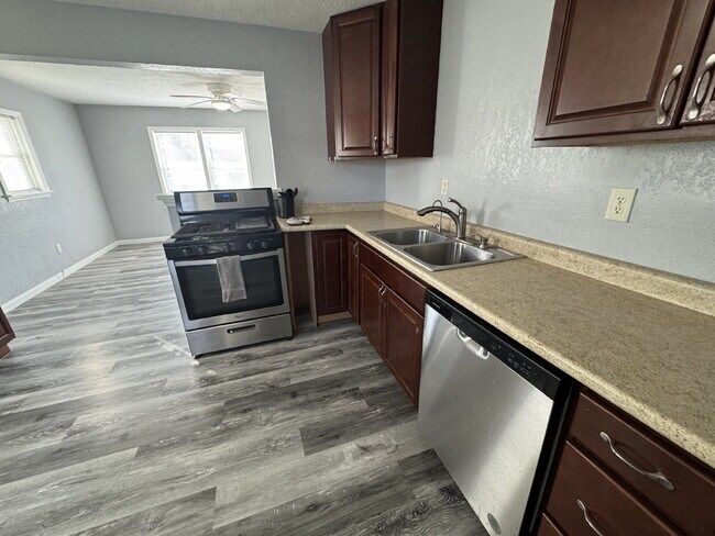 Foto del edificio - North End Ranch That Feels Like a Winner!