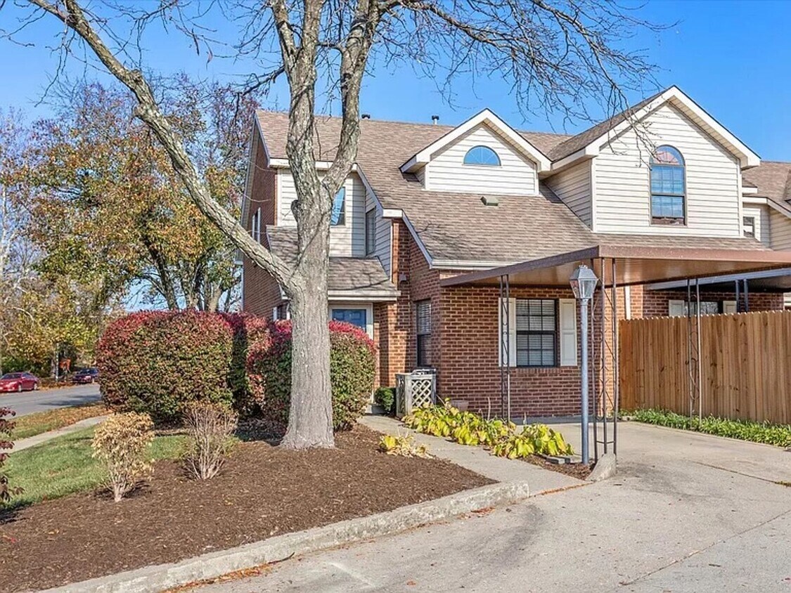 Primary Photo - Beautiful Two Bedroom Townhouse!
